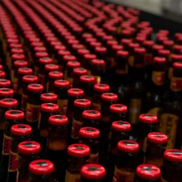 Este es el pueblo en Colombia que más toma cerveza: dicen a que hora destapan la primera botella, cuántas se toman al día y cuánto dinero gastan.