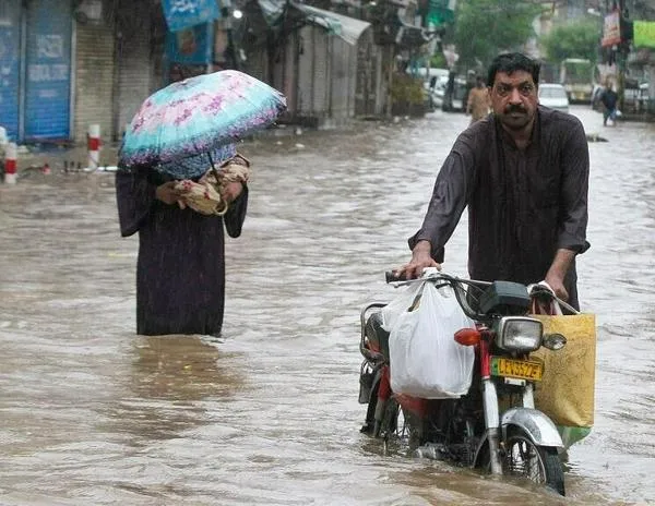Lahore, la segunda ciudad más poblada de Pakistán, inundada por lluvias récord