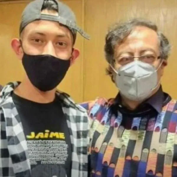Madre de joven de primera línea asesinado critica a Gobierno Petro por abandono