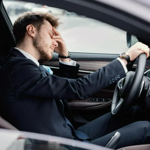 Foto de conductor, en nota de qué consume más gasolina entre 8 válvulas y 16 válvulas, para ahorrar con carros