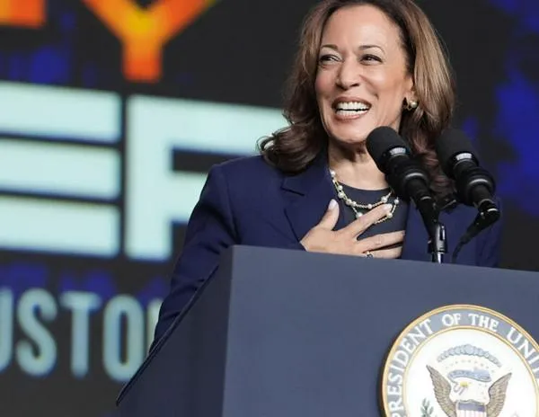 Kamala Harris logra la cantidad de delegados necesaria para ser candidata oficial