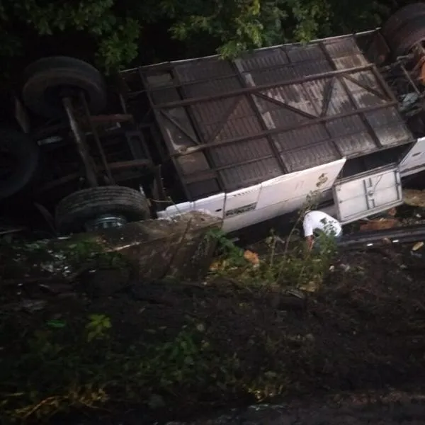 Se accidentó bus que transportaba a Real San Martín: jóvenes están fuera de peligro