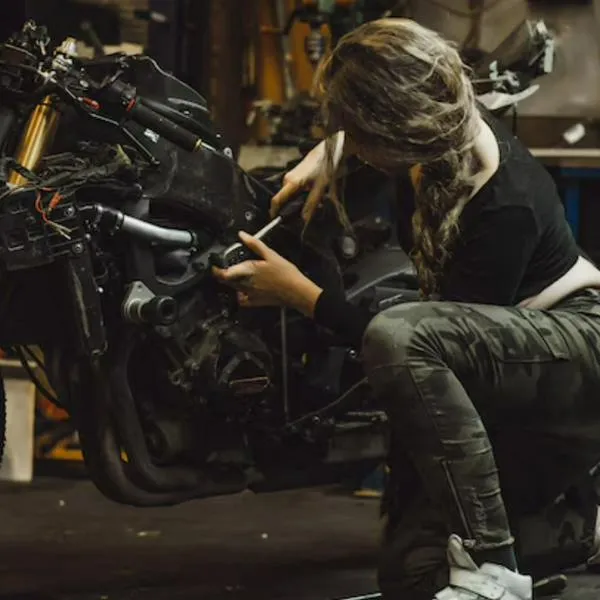 ¿Cuánto cuesta mantener una moto en Colombia 2024? Gasolina, mantenimiento y más