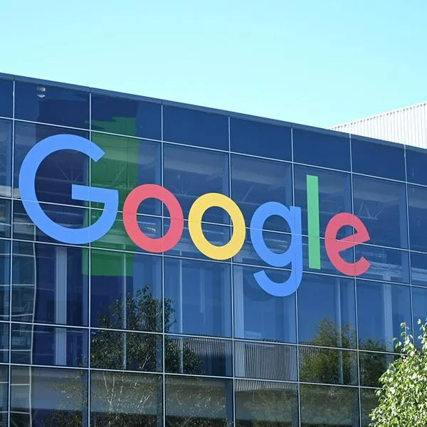 Google, empresa recibe fallo en contra tras falta delicada contra clientes