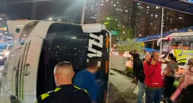 Grave accidente en Bello: un bus se volcó y hay por lo menos 20 personas heridas
