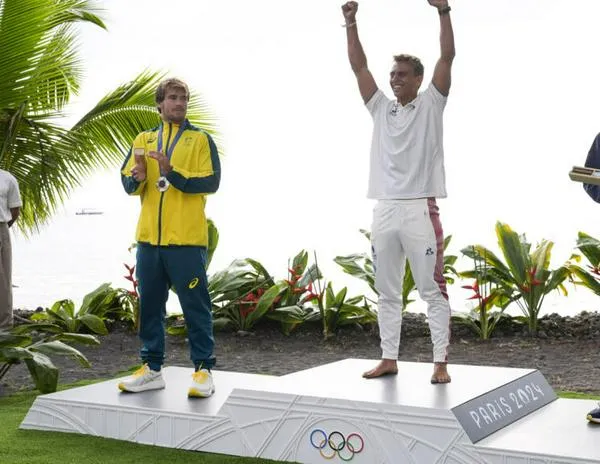 Francia y Brasil comparten el podio en surf masculino y masculino
