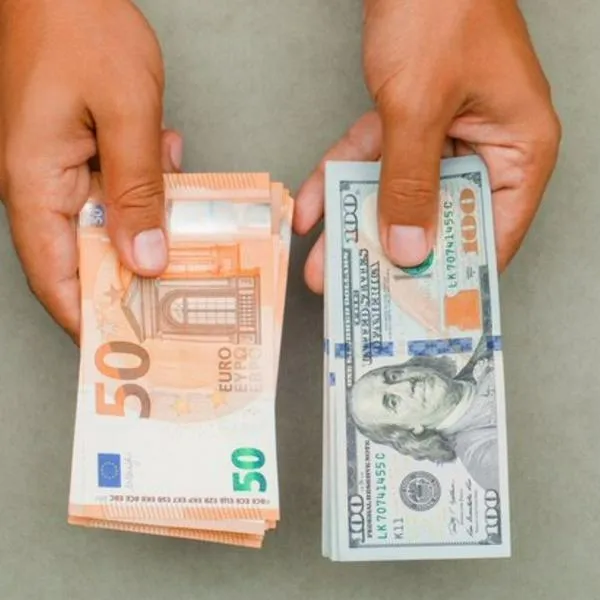 ¿Qué es mejor ahorrar en dólares o euros? Expertos financieros dan respuesta