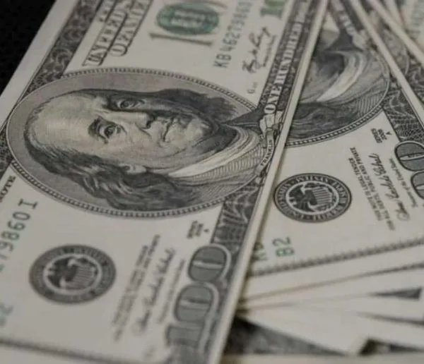 Dólar en Colombia comienza con leve alza, luego del lunes negro en los mercados