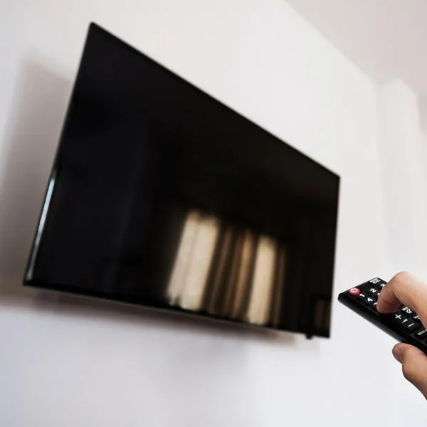 ¿Cuánto consume un televisor en modo espera?