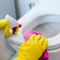 Dan trucazo a amas de casa para eliminar las manchas de los inodoros del hogar. Señal del sarro es por falta de limpieza. Hagalo una vez por semana.