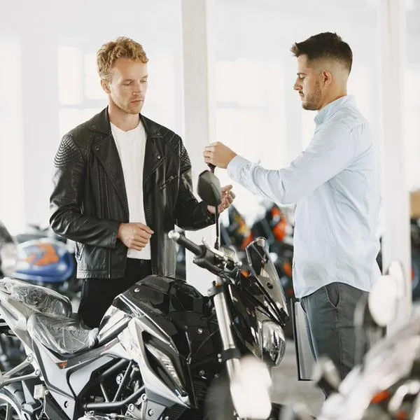 ¿Qué entidades ofrecen crédito de moto en Colombia? Requisitos y más