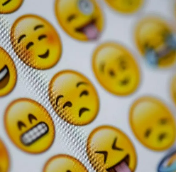 ¿Qué significa el emoji de cara que tiembla de WhatsApp? 