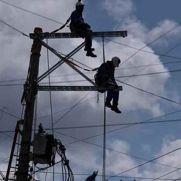 En Bogotá alertan por robo del cableado público que puede causar fallas de energía
