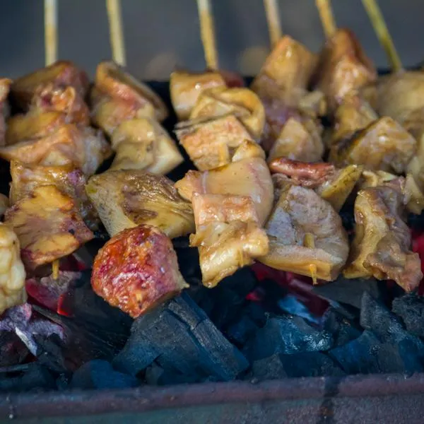 Conoce la ‘mota’, carne extraída de sobras de curtiembres en Bogotá. Vende a precios bajos pero sin cumplir con estándares de sanidad. Descubre detalles. 
