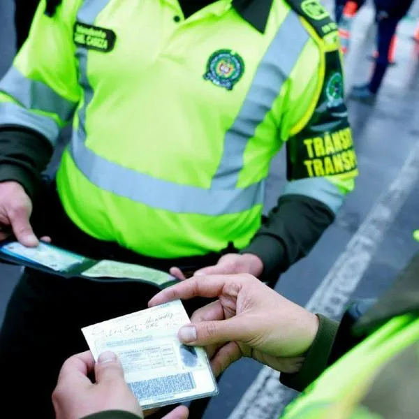 ¿Le pueden poner multa por no tener en físico la licencia de conducción en Colombia?: Autoridades hacen importante aclaración