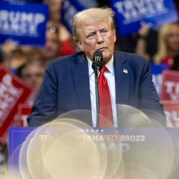 Avión en el que viajaba Donald Trump sufrió falla mecánica y aterrizó de emergencia 