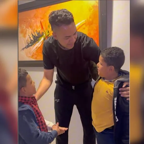 Emotivo gesto de Diego Daza con unos niños en Bucaramanga: esperaron horas por saludarlo