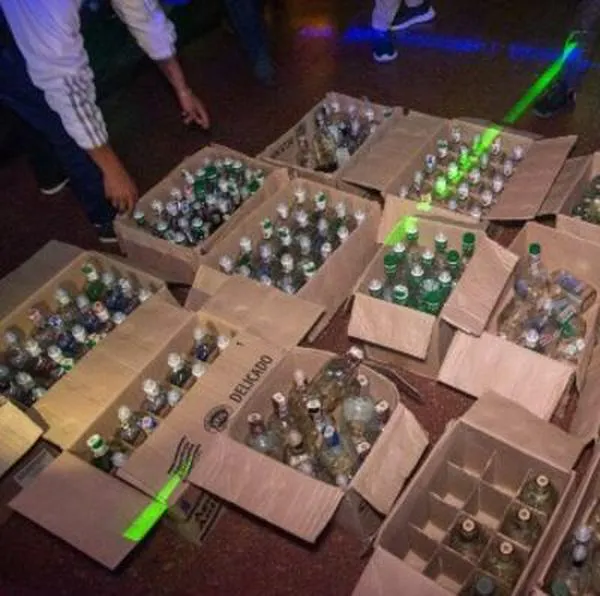 Sellan bares de Engativá, Bogotá, por venta de licor adulterado