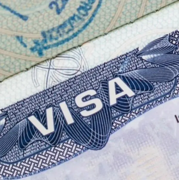 Foto de documentación, en nota de qué hacer si la visa americana tiene errores, en pasos para viajeros de Colombia