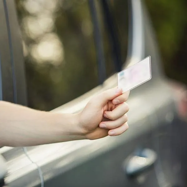¿Cuál es la edad máxima para renovar la licencia en Colombia? 