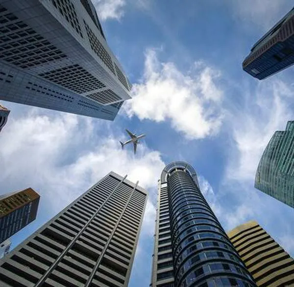 ¿Cuáles elementos electrónicos no se pueden llevar en el equipaje de un avión?