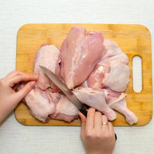 Hay novedad con el pollo y la panela que se vende en Colombia. Estos alimentos aumentaron sus precios debido a las fuertes lluvias. 