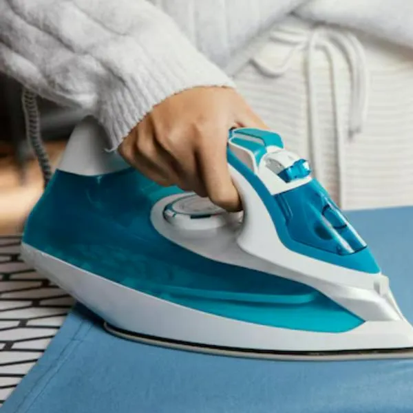 ¿Cómo limpiar una plancha quemada? Truco casero para dejarla como nueva