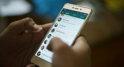 Foto de celular, en nota de cómo es nueva estafa con WhatsApp en Colombia por hackers que usan llamada y más