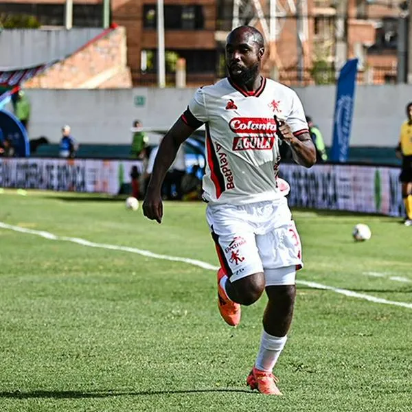 Álvarez Balanta se lesionó la rodilla.