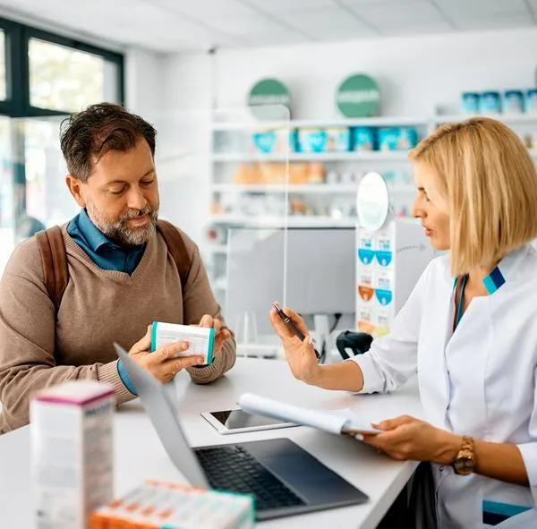 Cruz Verde, La Rebaja y otras droguerías tendrán más competencia en Colombia: Dr. Simi o Farmacias Similares llegarán al país pronto.