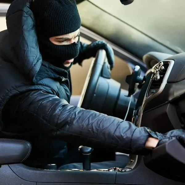 Ladrones en Bogotá se transportan en lujoso BMW y atacan con armas de fuego