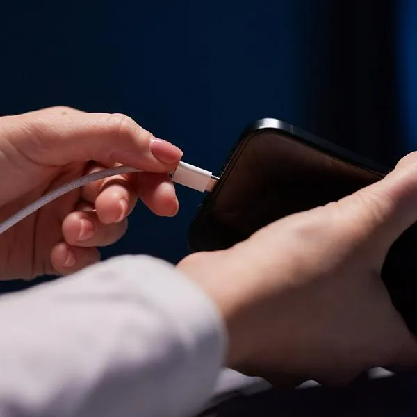 ¿Cómo hacer para que el cargador no quede flojo? 