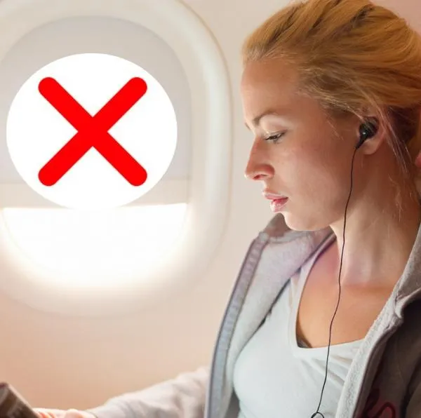 Por qué no recomiendan usar audífonos durante el despegue o aterrizaje de un avión: detalles
