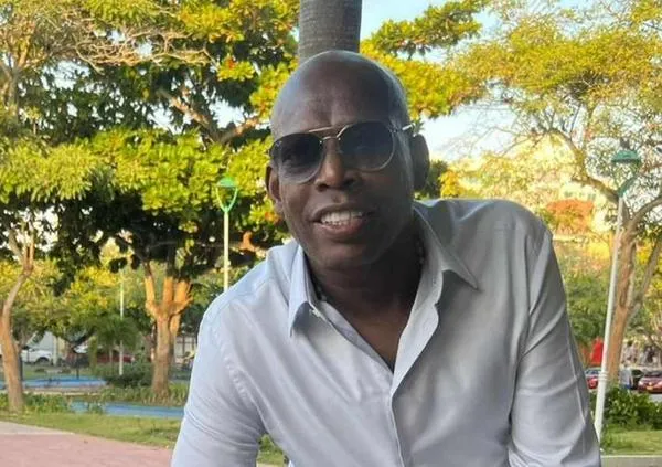 ¿Se parecen? El hjio del ‘Tino’ Asprilla que es doctor y dicen es idéntico al exfutbolista