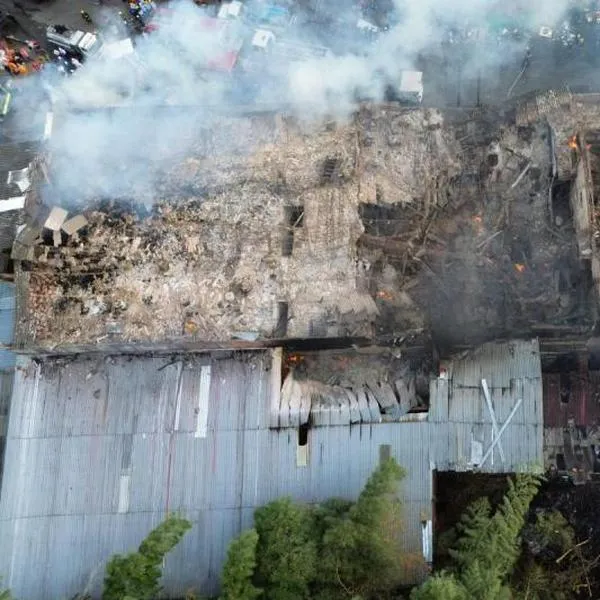 Tragedia en Ibagué: incendio destruyó 15 locales comerciales  
