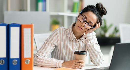 Persona durmiendo, a propósito de lo que debe durar una siesta, según los expertos: detalles