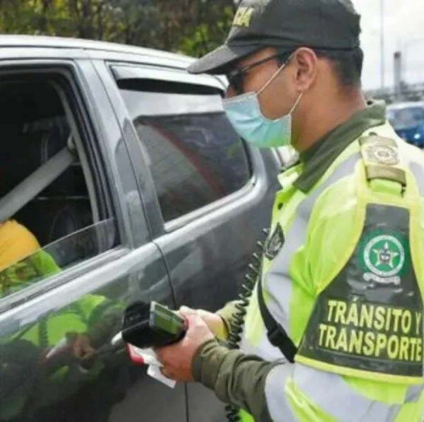 Multa por no dejar pasar ambulancias. 