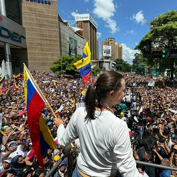 María Corina Machado lidera marcha opositora en Caracas y denuncia represión del régimen de Maduro