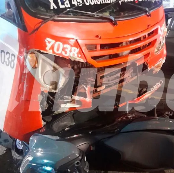 EN VIDEO: David murió en su moto tras ser arrollado por un bus en Campo Valdés 