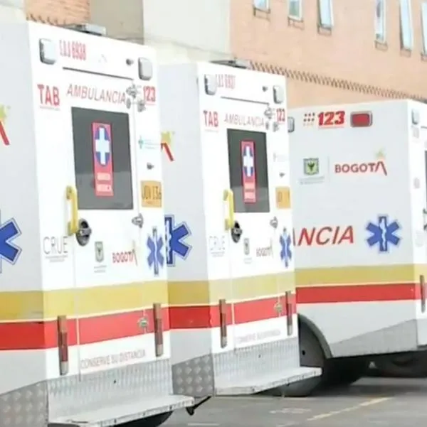 Conductores de ambulancia en Bogotá fueron despedidos y supieron por WhatsApp