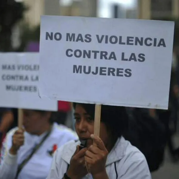 Policía capturó a sujeto que golpeó a mujer en Bogotá: vecinos denunciaron 