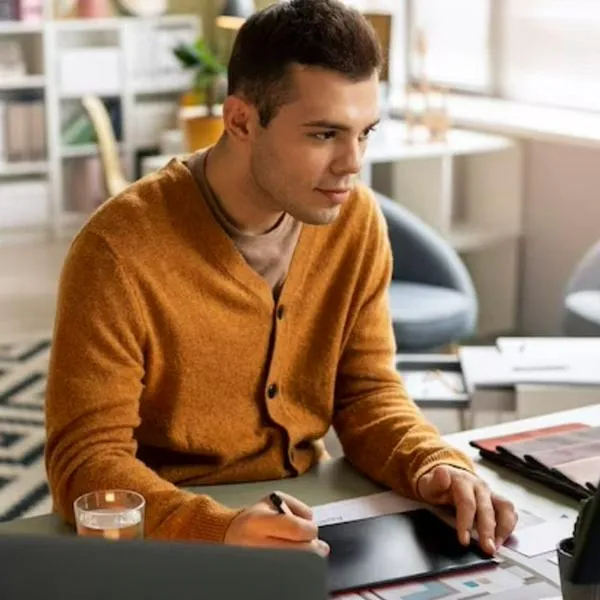 ¿Busca empleo? En Estados Unidos hay vacantes para trabajar en remoto y ganar en dólares