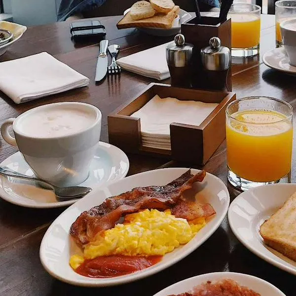 Foto de comida, en nota de que Merqueo, rival de Oxxo y Tostao en Bogotá, ofrece desayuno a 3.500 pesos