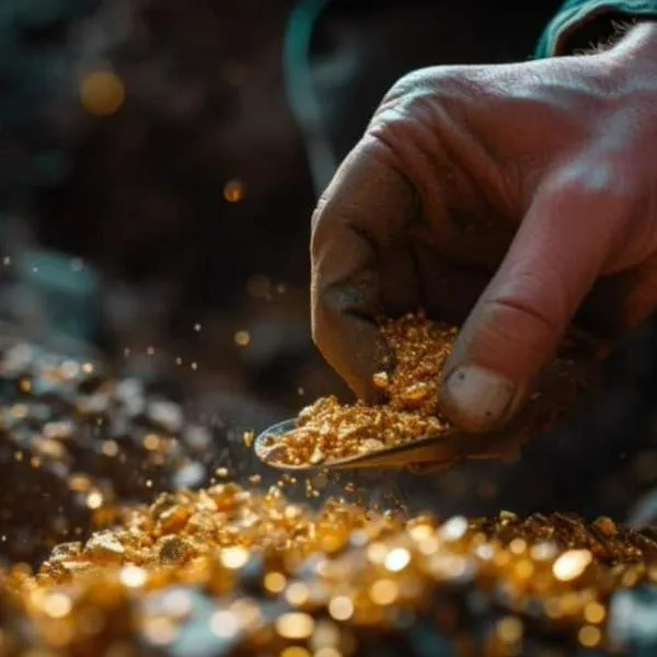 Precio del oro alcanzó nuevo récord histórico: llegó a US$2.519 por onza