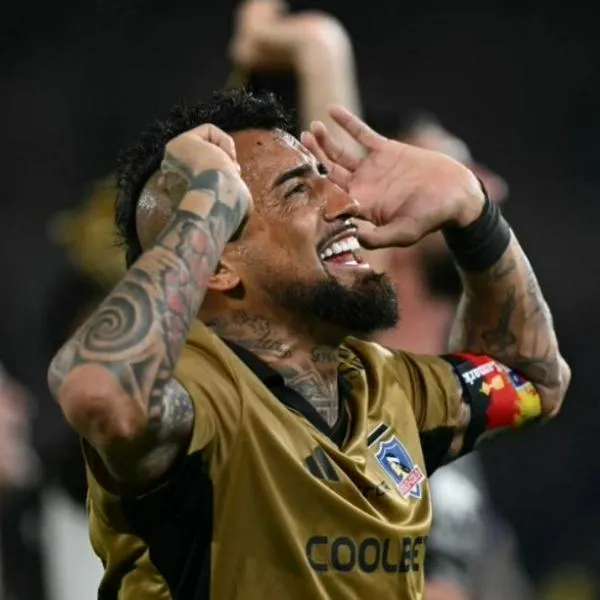 Jugadores de Junior fueron a increpar a Arturo Vidal, al final de la caída con Colo Colo