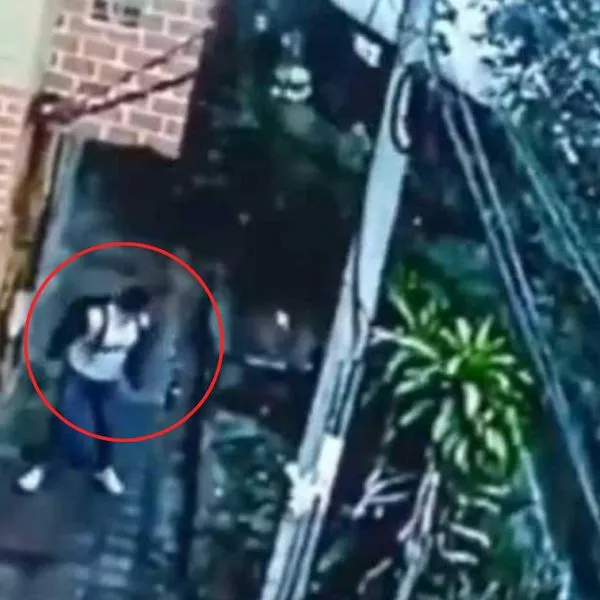 Impresionante video revela cómo se salvó un transeúnte del trágico accidente en Manrique que dejó tres muertos