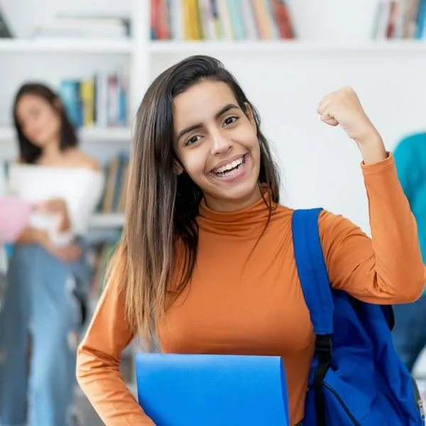 La Universidad de Stanford, en Estados Unidos, soprendió y lanzó becas para estudiantes colombianos; dicen cómo aplicar, beneficios y más.