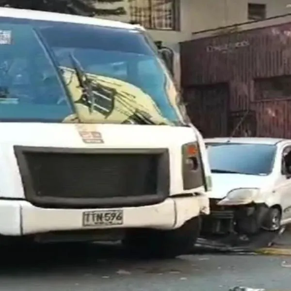 Otro accidente por fallas mecánicas en Medellín: bus se quedó sin frenos y hay heridos