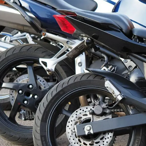 Avisan a conductores por motos que no venderán más en Colombia; característica es clave