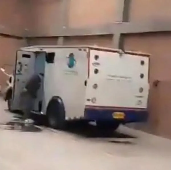 Robo de carro de valores en Bogotá. 